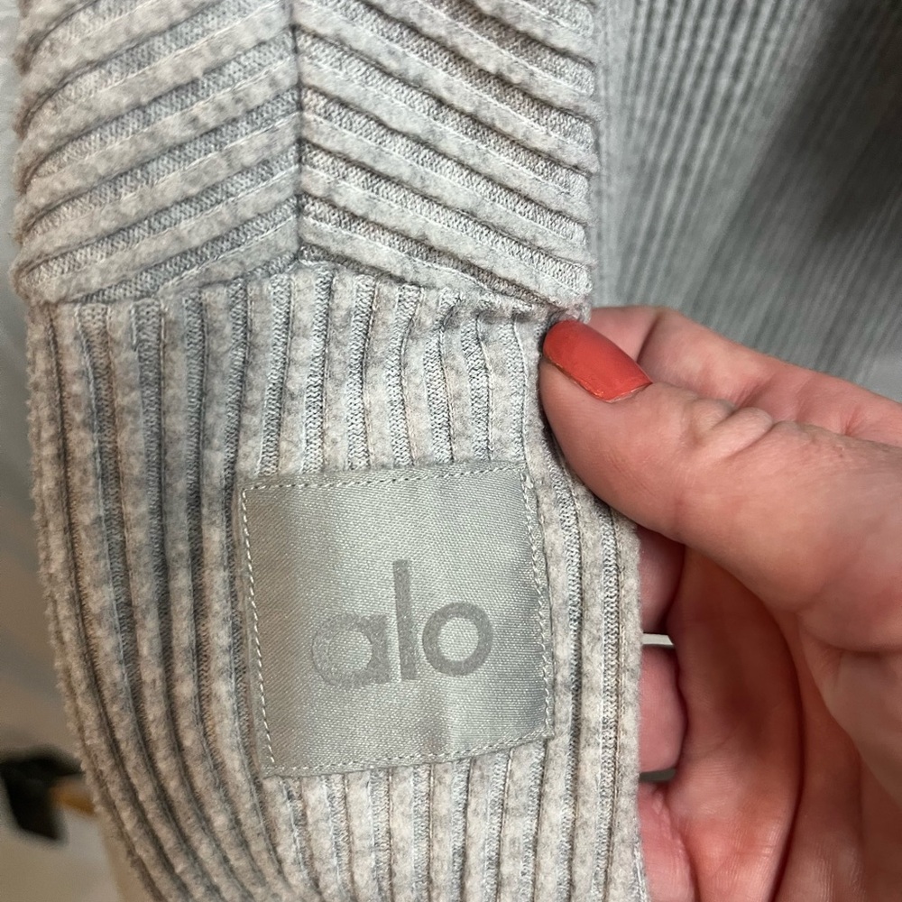 Alo muse Gray Ribbed Cropped Hoodie - Picture 4 of 6